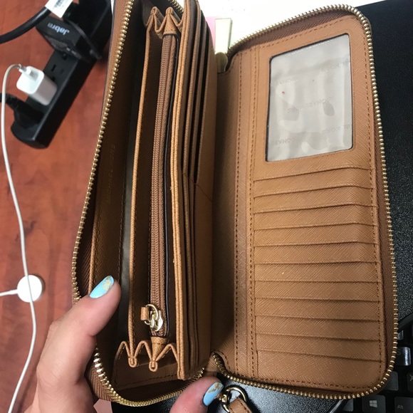 Michael Kors Wallet - Picture 2 of 4